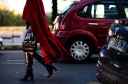 披肩外套的穿搭方法推薦 溫暖舒適的最佳選擇