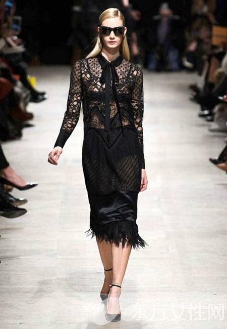 蕾絲連衣裙性感穿搭 不但涼爽舒適還百分百女人味