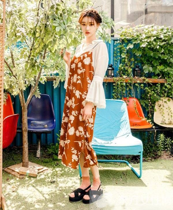 顯瘦吊帶衫最潮穿法 原來這樣穿也可以這么美