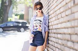 矮個(gè)子女生穿衣搭配法 高腰牛仔短褲穿出迷人大長腿