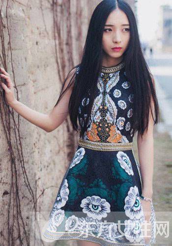 民族風(fēng)女裝搭配技巧 最純粹的美不過如此