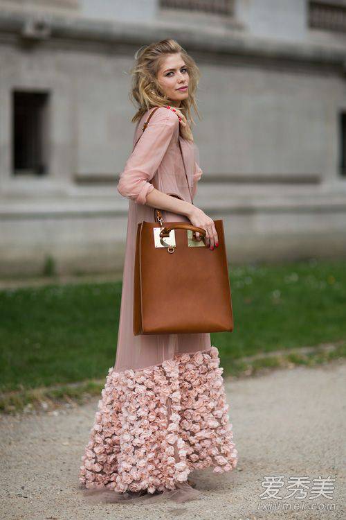 歐美時尚街拍 早春長裙搭配美美噠