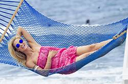 去海邊玩穿什么 這么穿又是另一番美麗模樣