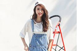 牛仔背帶褲怎么穿 巧妙搭配色彩讓你更美麗