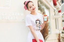 白色短裙搭配什么上衣 潮人搭配示范怎么看怎么美