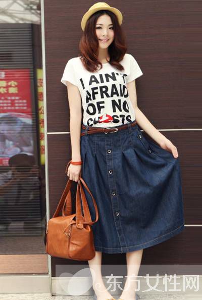 胖MM必學(xué)牛仔半裙搭配經(jīng) 打造隨性時(shí)尚感