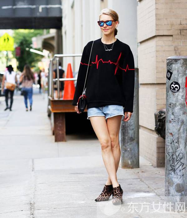 衛(wèi)衣配什么褲子好看 N種搭配技巧搭出你的時尚花樣