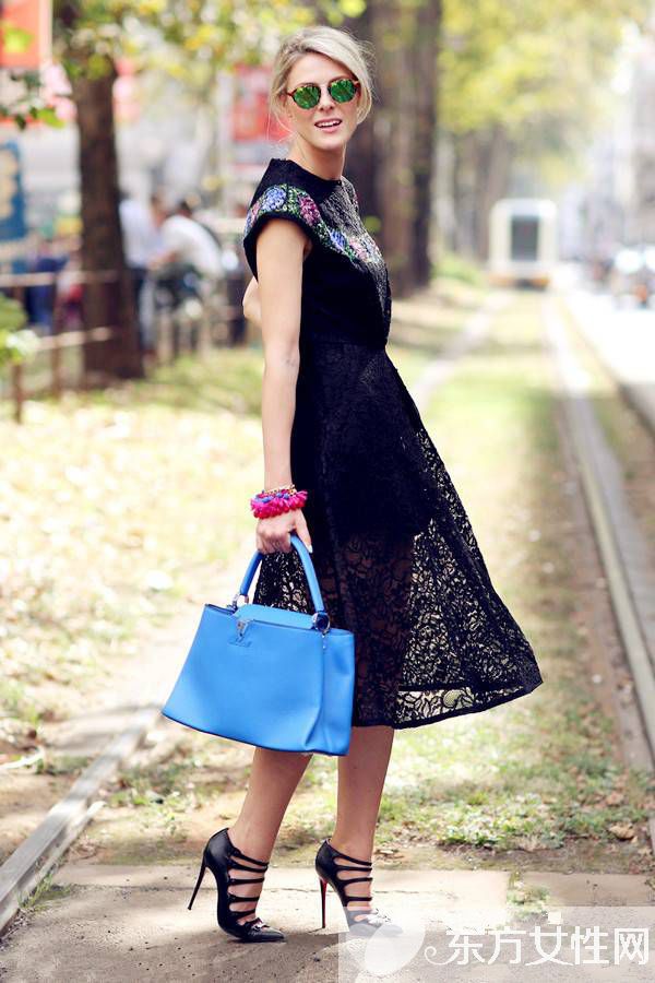 黑色蕾絲連衣裙顯高又顯瘦 變瘦子其實很簡單