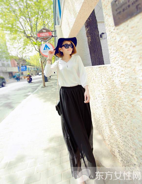 黑色雪紡長裙配什么上衣 經(jīng)典黑白配穿出女神氣質(zhì)