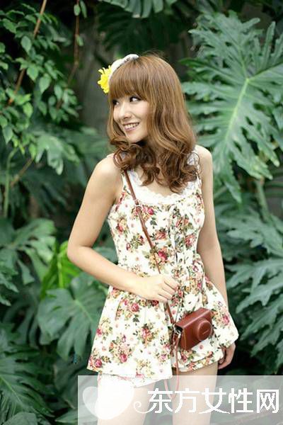 吊帶連體褲怎么搭配 這樣搭讓你走在時(shí)尚的尖端