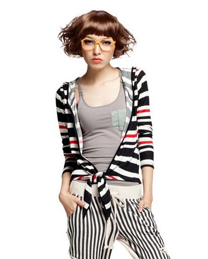 早秋穿什么百搭又保暖 黑色開衫好搭配又暖和