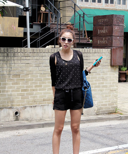 早秋穿什么百搭又保暖 黑色開衫好搭配又暖和