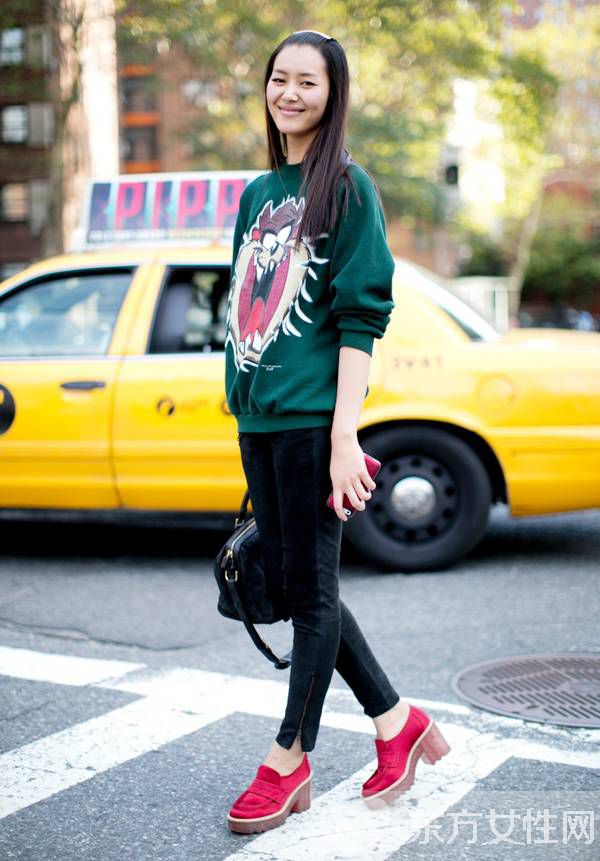 衛(wèi)衣配什么褲子好看 N種搭配技巧搭出你的時尚花樣