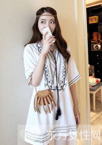 民族風(fēng)女裝搭配技巧 最純粹的美不過如此