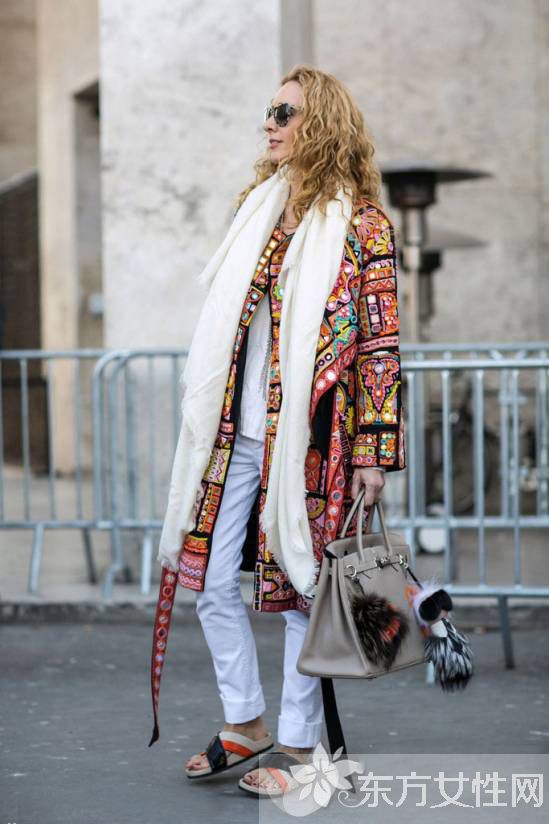 圍巾大衣的最佳搭配方法 這個(gè)冬天最潮不過如此