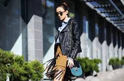 流蘇皮衣穿出身材好比例 巧妙搭配顯出大長(zhǎng)腿