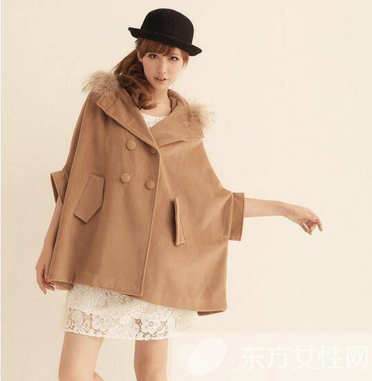 短款斗篷外套怎么搭配 冬天這么穿既暖和又時尚