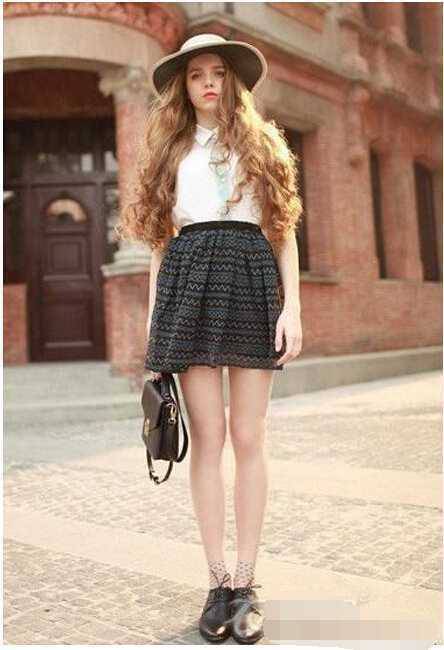 英倫學(xué)院風(fēng)搭配技巧 時(shí)尚減齡活力四射