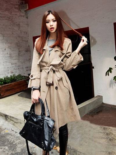 女士風(fēng)衣外套搭配技巧 呈現(xiàn)不同風(fēng)格的美