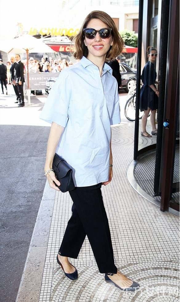 黑色時(shí)尚休閑褲服裝穿搭法 分分鐘提升造型時(shí)尚指數(shù)