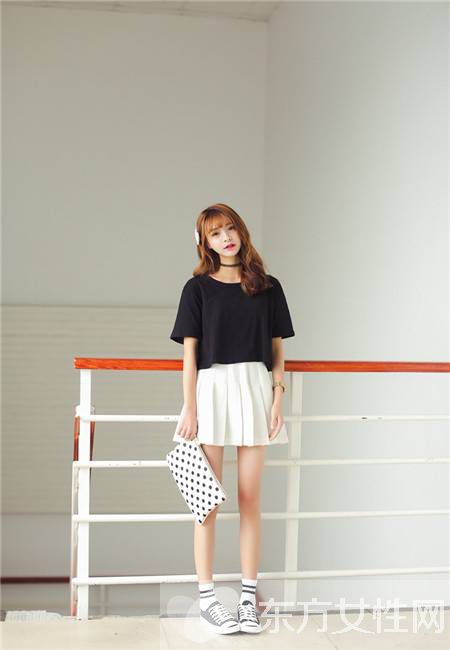 純色T恤簡單搭 讓你輕松美一夏