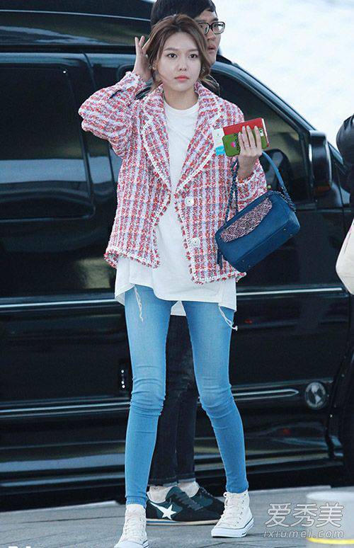 少女時代春裝街拍 林允兒早春粉嫩登場