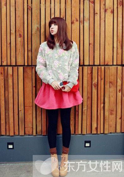 韓版衛(wèi)衣+短裙超搶眼 春季必備時(shí)尚單品