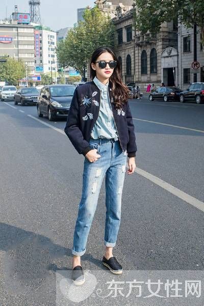 破洞寬松牛仔褲怎么搭配 搭上這些整個裝扮更有型