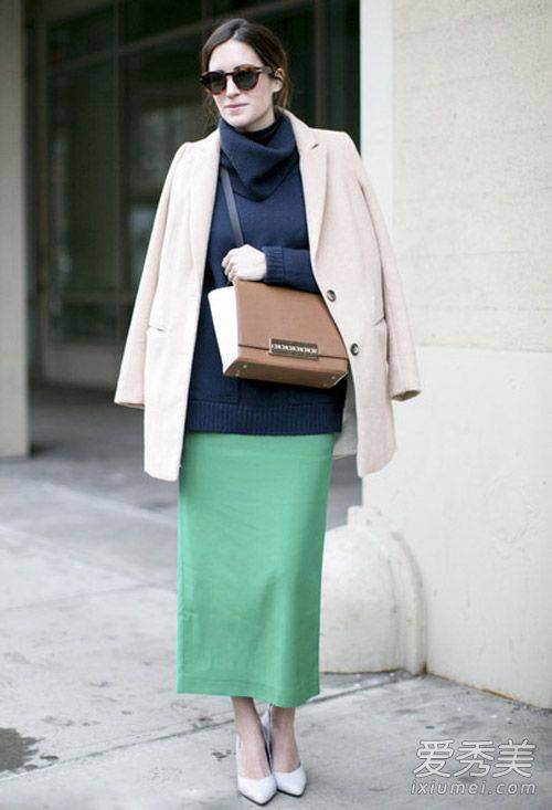 早春最佳CP穿搭 毛衣配裙子就是這么美