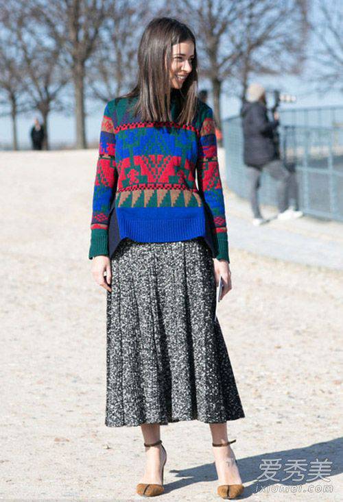 早春最佳CP穿搭 毛衣配裙子就是這么美