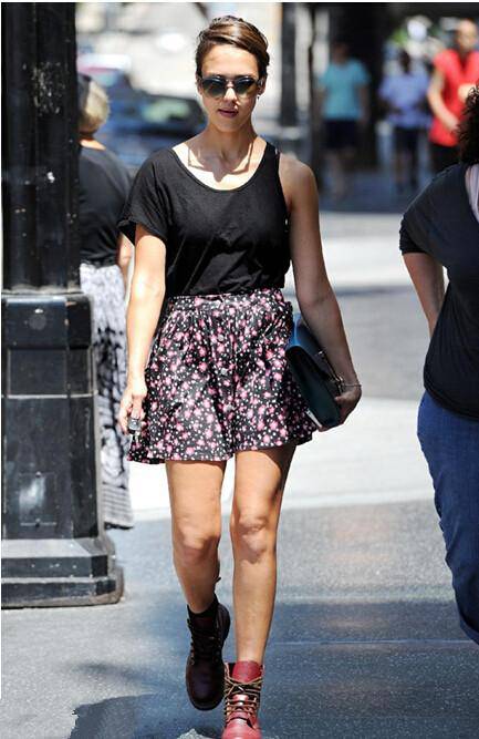 超短裙如何搭配最好看 這樣搭顯得腿更長(zhǎng)喲