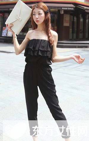 吊帶連體褲怎么搭配 這樣搭讓你走在時(shí)尚的尖端