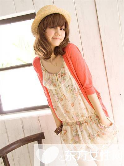 吊帶連體褲怎么搭配 這樣搭讓你走在時(shí)尚的尖端