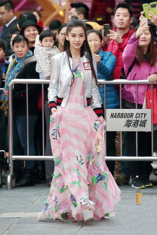 又潮又美的她 快跟女神學(xué)春季搭配吧