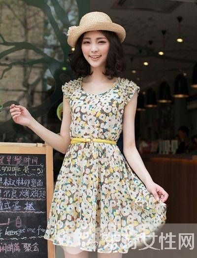 夏季連衣裙腰帶的系法 教你如何系出小蠻腰