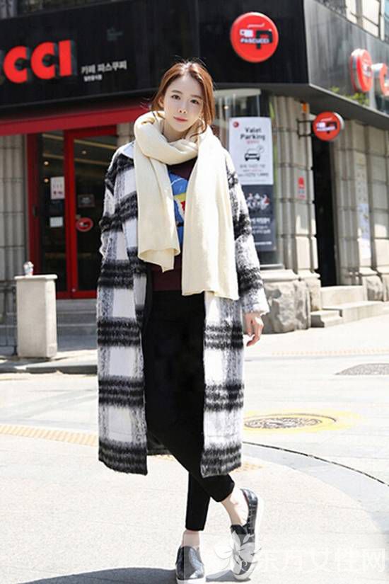 黑白格子大衣搭配什么圍巾 大衣與圍巾的最佳組合推薦