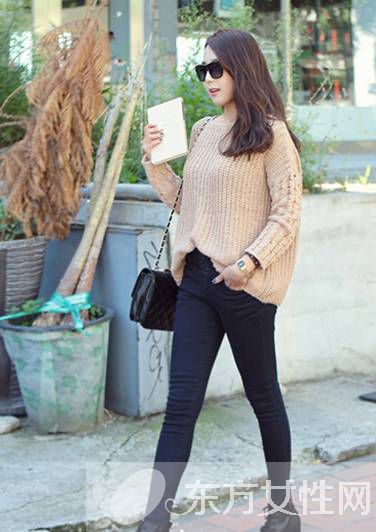 韓版寬松毛衣搭配法 搭對(duì)了顯瘦身材隨便show