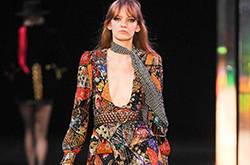 70年代時(shí)尚服裝搭配 你我都能輕松hold住