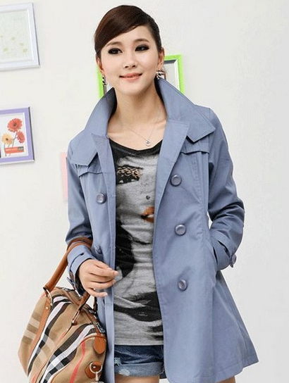 金色初秋吸睛單品 藍色風衣就該這么搭