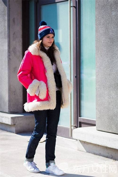 女性冬日羊羔絨外套搭配 溫暖厚實(shí)又時(shí)髦
