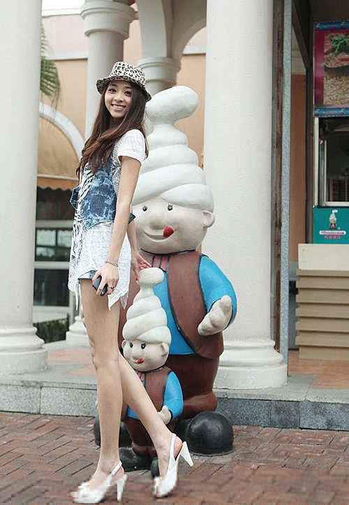 羅馬魚嘴夏季高跟涼鞋搭配 展現(xiàn)夏日的性感風(fēng)情