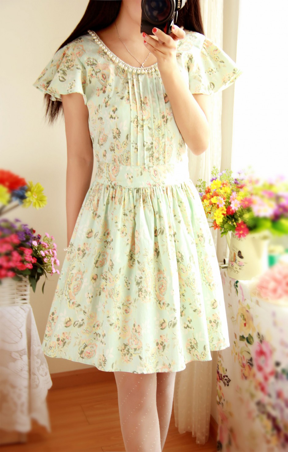 盛夏時(shí)尚碎花連衣裙 怎么穿都是美美噠