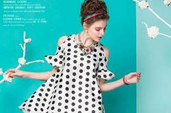 時(shí)髦到不行的波爾卡圓點(diǎn)連衣裙 想不吸睛都難