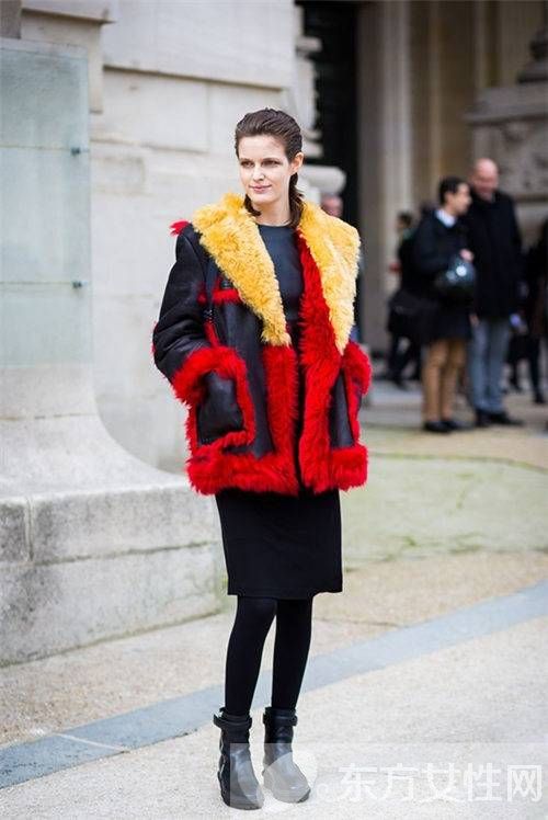 女性冬日羊羔絨外套搭配 溫暖厚實(shí)又時(shí)髦