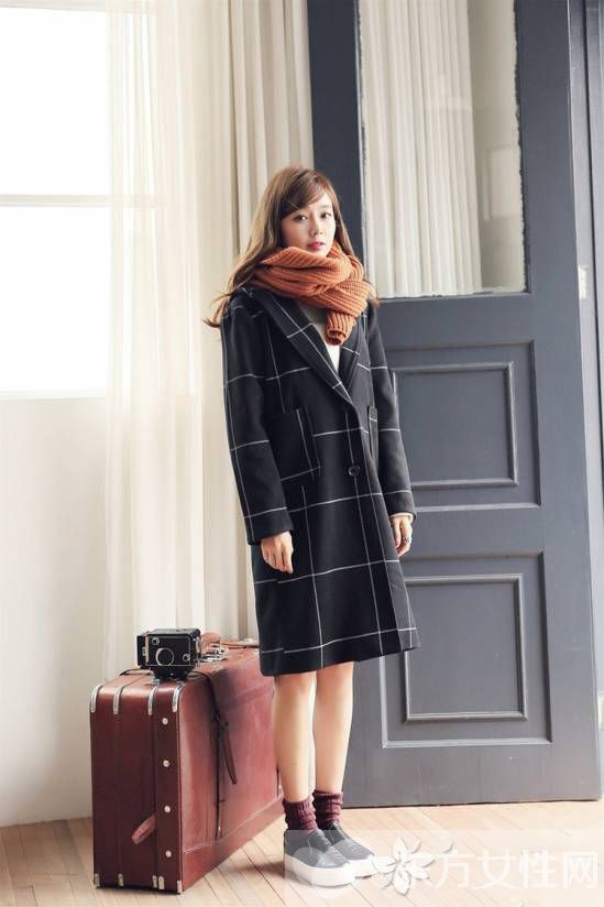 黑白格子大衣搭配什么圍巾 大衣與圍巾的最佳組合推薦