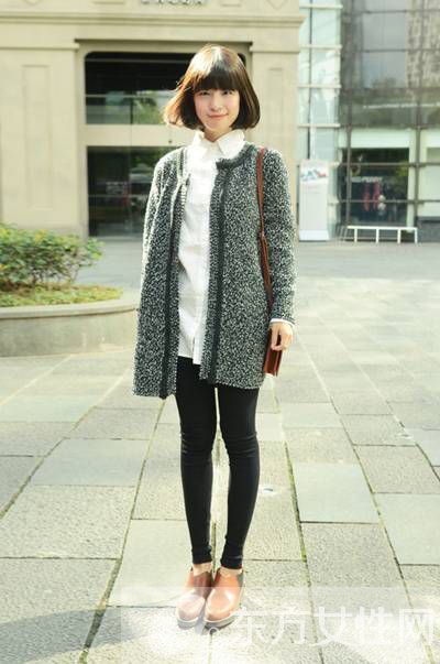 長(zhǎng)款毛衣外套+打底褲 讓你顯瘦又顯高