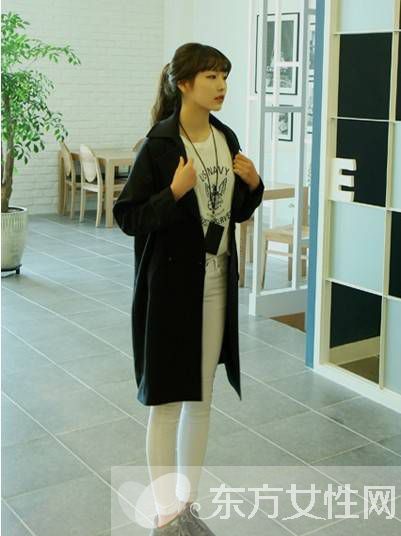 簡約風衣+緊身褲搭配術 這樣搭才時尚