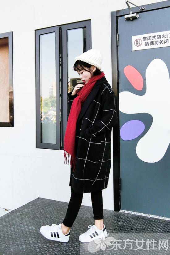 黑白格子大衣搭配什么圍巾 大衣與圍巾的最佳組合推薦
