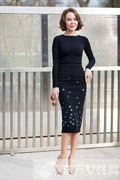 羊毛連衣裙怎么穿好看 即時(shí)尚又保暖的最佳穿法