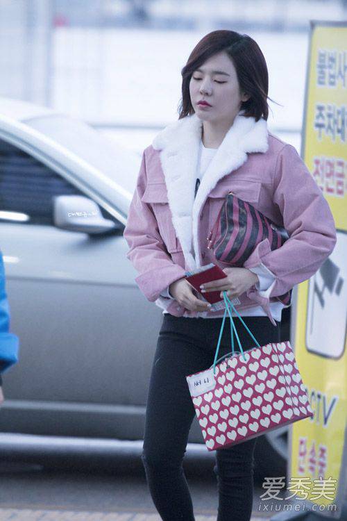 少女時(shí)代春裝街拍 林允兒早春粉嫩登場